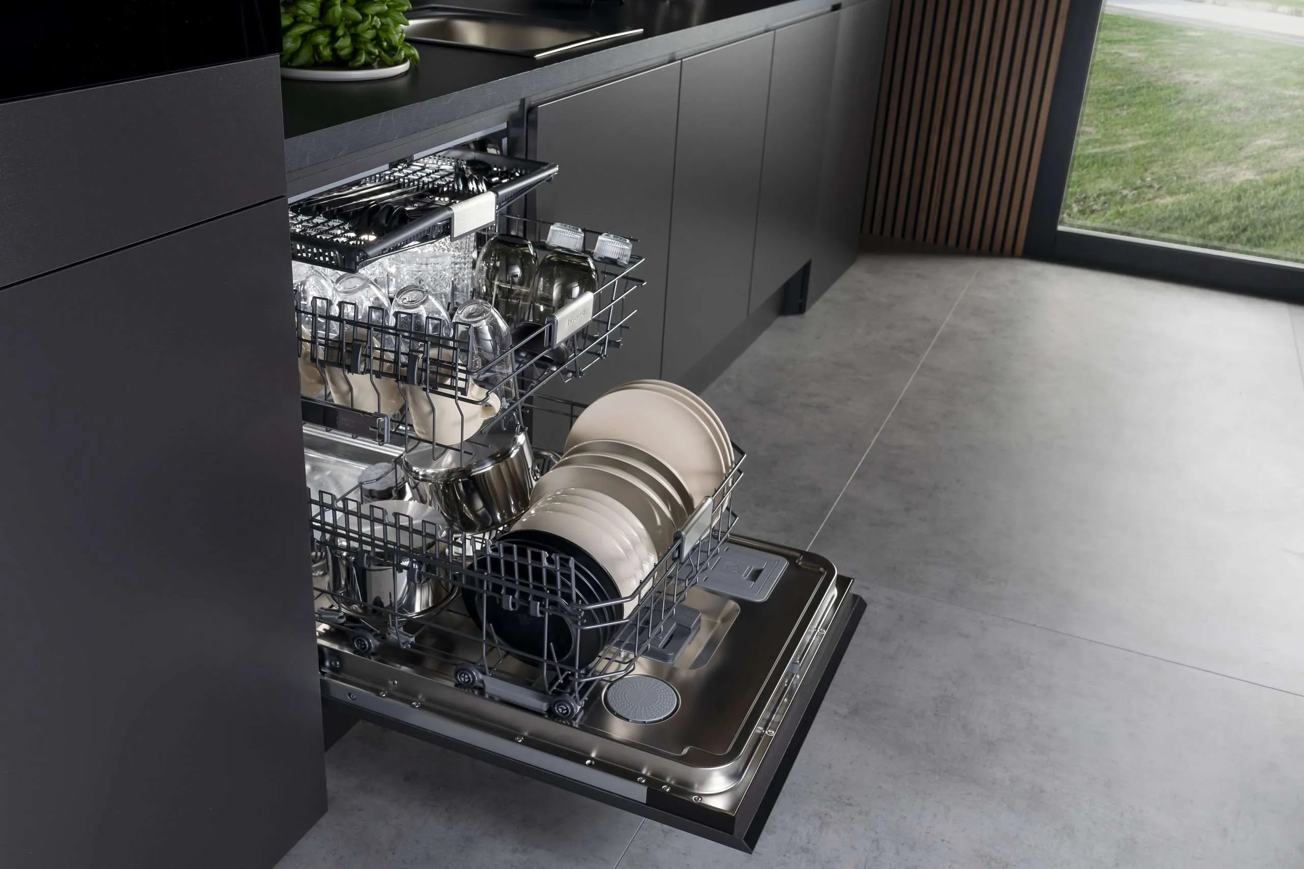 199302_file_print_Hisense-dw50-bi-16-place-settings_jpg-scaled